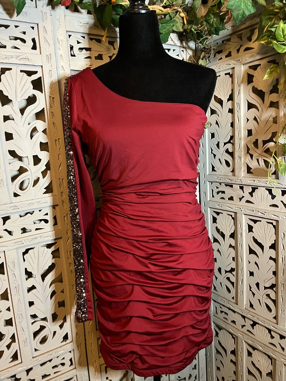 DARING DEEP BURGUNDY RED RUCHED ONE-SHOULDER BODYCON PARTY MINI DRESS